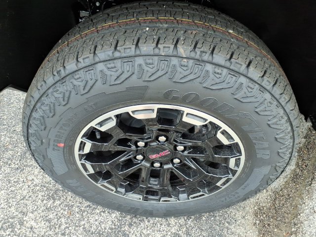New 2026 GMC Canyon AT4 w/ Technology Plus Package AWD/4WD image 13