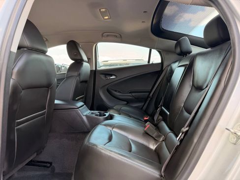 Used 2017 Chevrolet Volt LT w/ Comfort Package FWD image 18