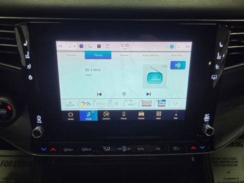 Used 2024 Jeep Wagoneer L Series III w/ Premium Group I image 15