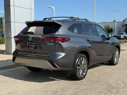 Used 2021 Toyota Highlander Platinum AWD/4WD image 3