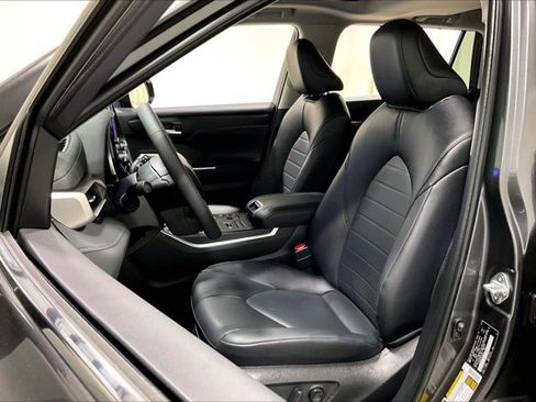 Certified 2024 Toyota Highlander XLE AWD/4WD image 26