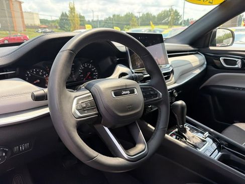 Used 2025 Jeep Compass Limited AWD/4WD image 16