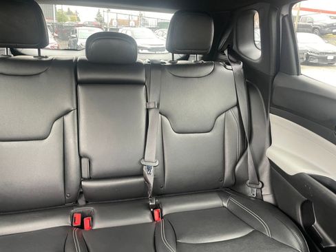 Used 2025 Jeep Compass Limited image 37