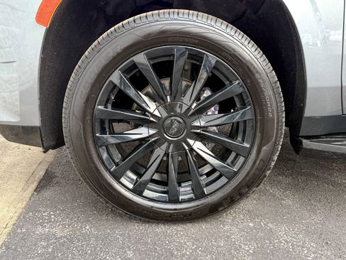 Certified 2022 Cadillac Escalade Luxury image 9