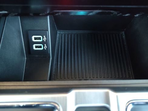 Used 2018 Ford F150 Platinum w/ Equipment Group 701A Luxury image 6