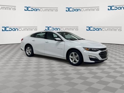 Used 2022 Chevrolet Malibu LS w/ Driver Confidence Package II FWD image 2