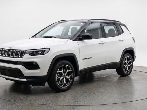 Used 2025 Jeep Compass Limited image 3