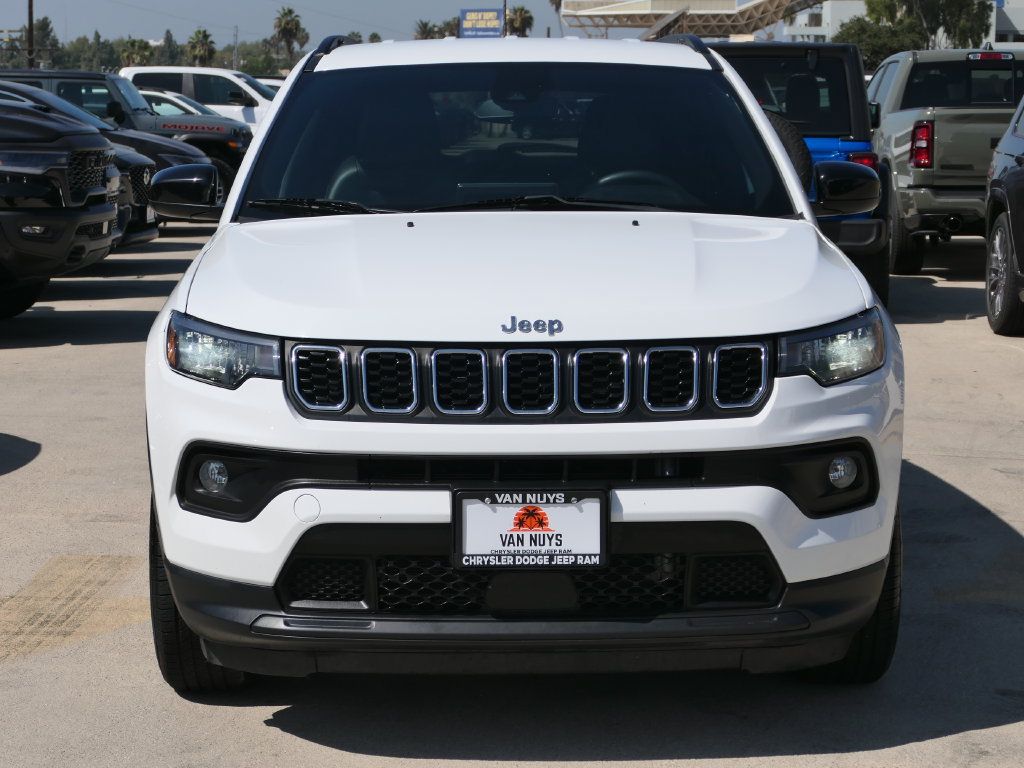 Used 2024 Jeep Compass Latitude AWD/4WD image 6