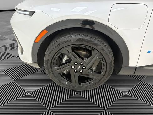 Certified 2025 Chevrolet Equinox EV RS w/ Active Safety Package 3 AWD/4WD image 9