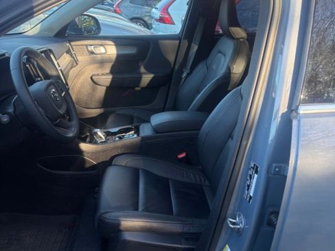 Used 2023 Volvo XC40 B5 Plus w/ Driver Assist Package image 3