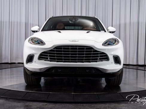 Used 2021 Aston Martin DBX image 3