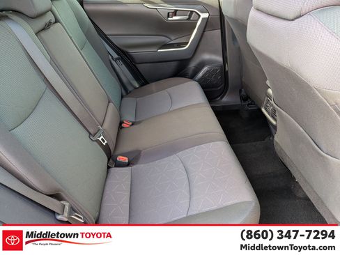 Used 2025 Toyota RAV4 XLE image 33