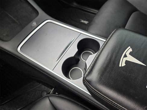 Used 2023 Tesla Model Y Long Range image 18