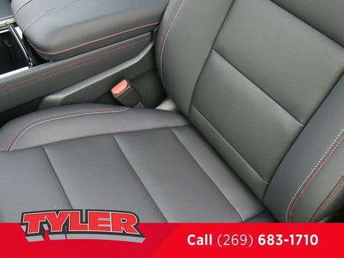 New 2026 Chevrolet Traverse Z71 w/ Enhanced Driving Package AWD/4WD image 40