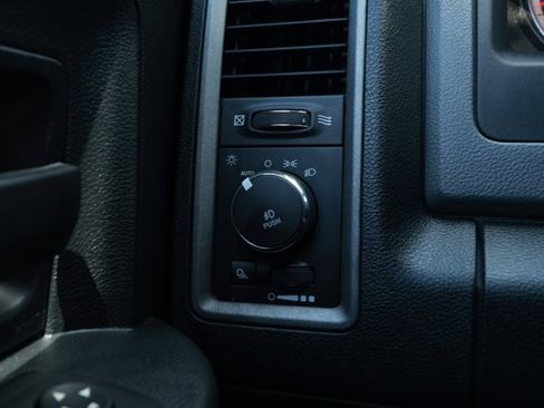 Used 2017 RAM 1500 Express image 15