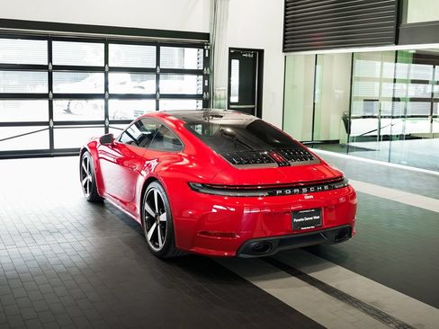 Certified 2025 Porsche 911 Carrera RWD image 3