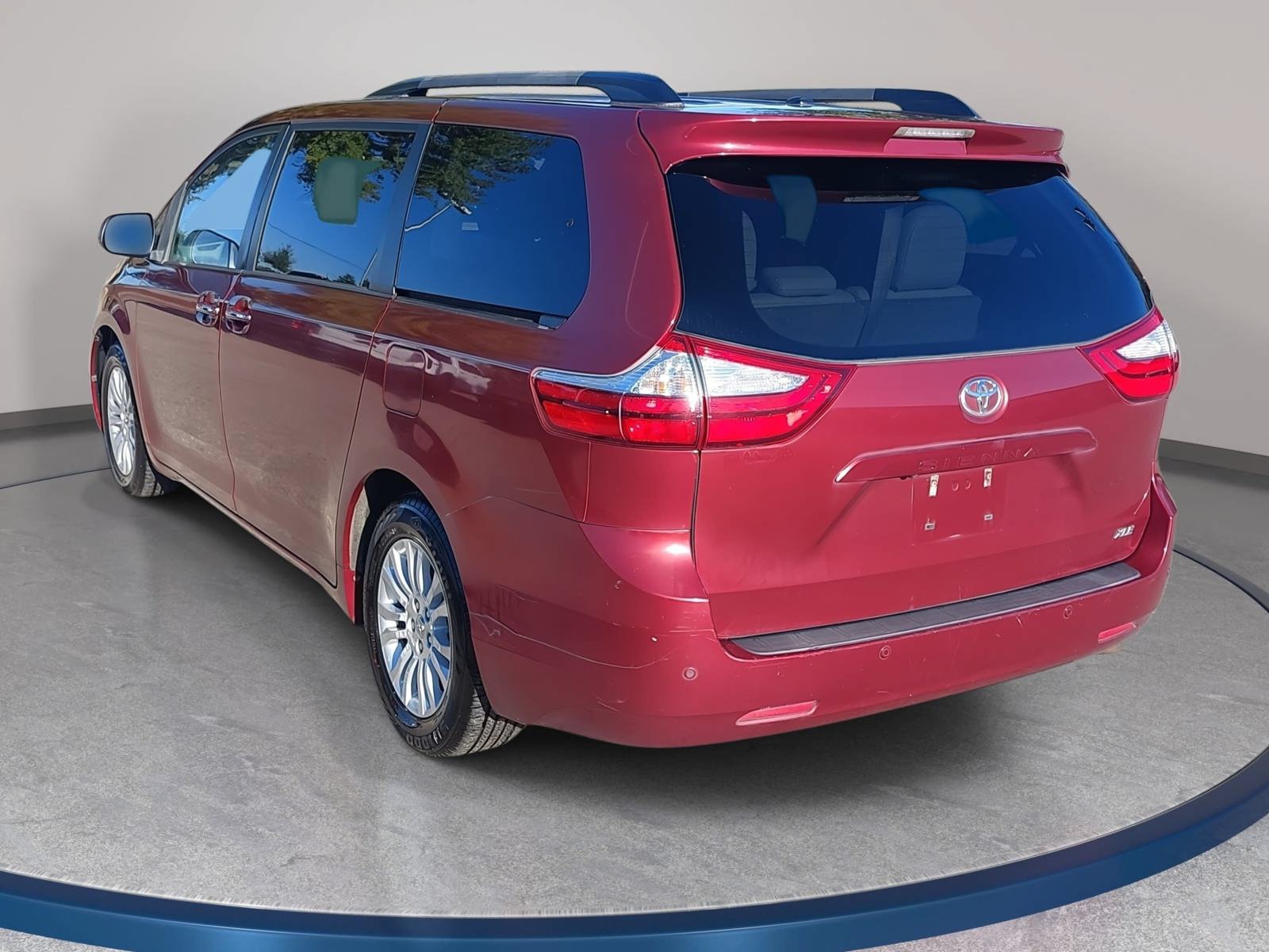 Used 2016 Toyota Sienna XLE Premium FWD image 7
