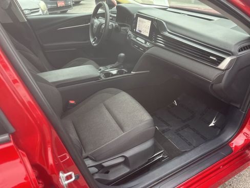 Used 2025 Toyota Camry LE image 32