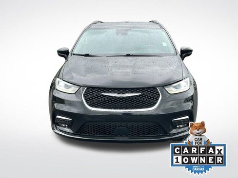 Used 2021 Chrysler Pacifica Touring image 9