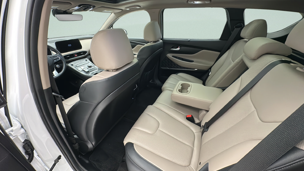 Used 2023 Hyundai Santa Fe SEL w/ Premium Package AWD/4WD image 10
