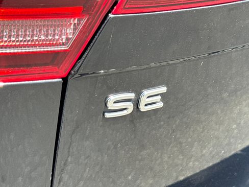 Used 2022 Volkswagen Tiguan SE R-Line AWD/4WD image 16