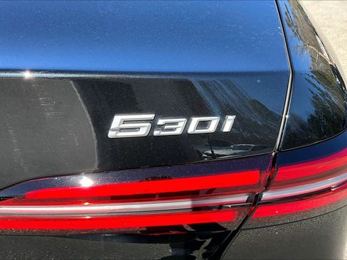Used 2025 BMW 530i xDrive w/ Premium Package image 33
