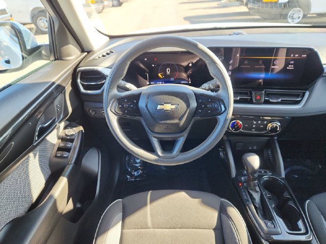 Used 2025 Chevrolet TrailBlazer LT AWD/4WD image 23