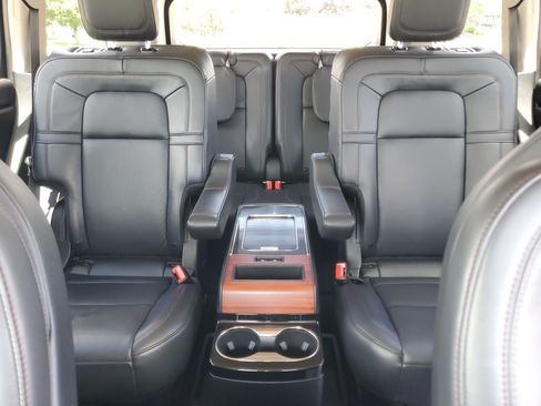 Certified 2024 Lincoln Aviator Reserve w/ Equipment Group 201A AWD/4WD image 19