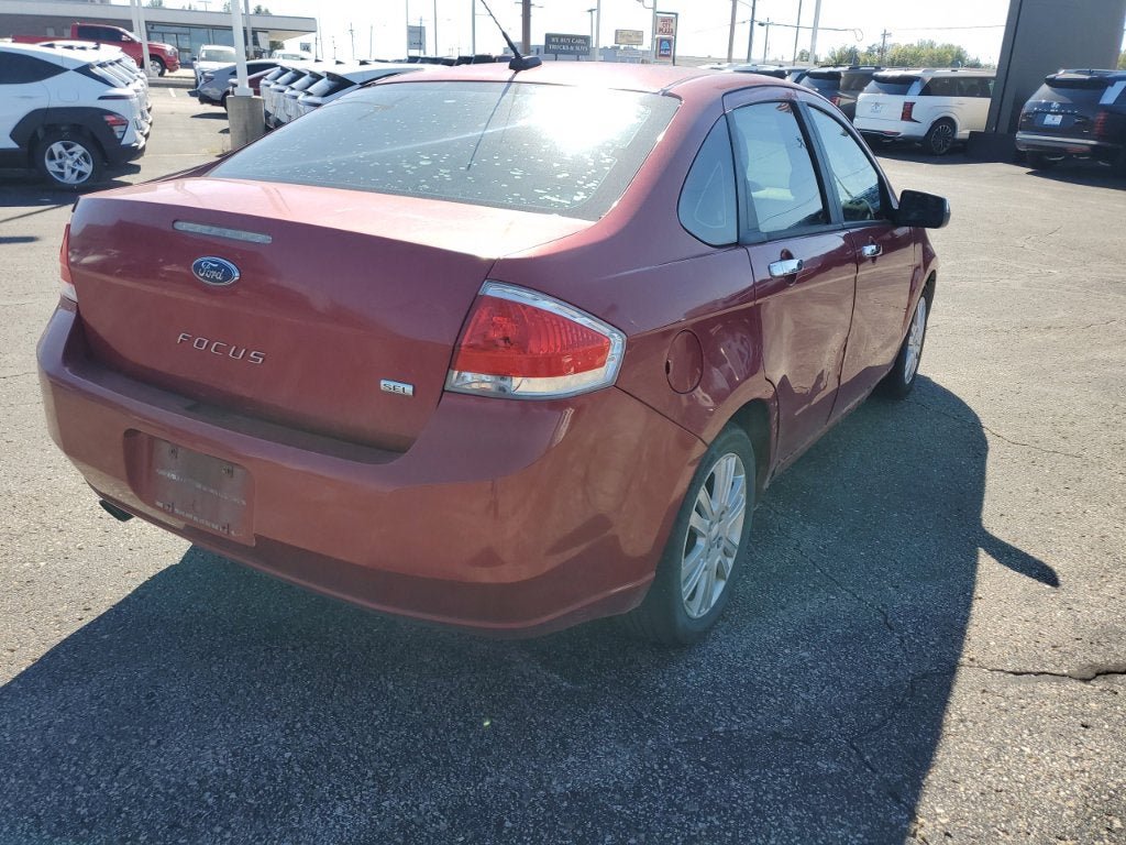 Used 2010 Ford Focus SEL FWD image 4