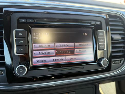 Used 2014 Volkswagen Beetle 2.5 image 29