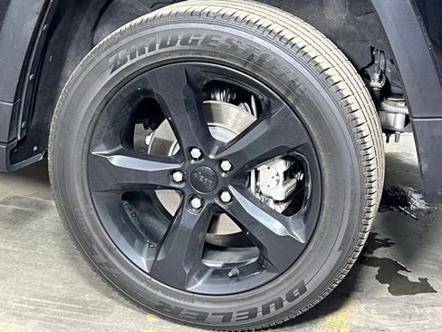 Used 2023 Jeep Grand Cherokee Altitude image 37