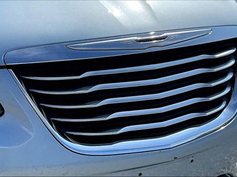 Used 2014 Chrysler 200 Touring image 20