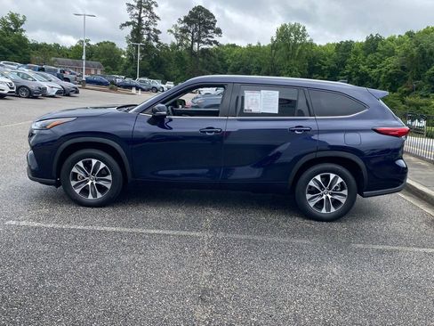 Used 2022 Toyota Highlander XLE FWD image 4