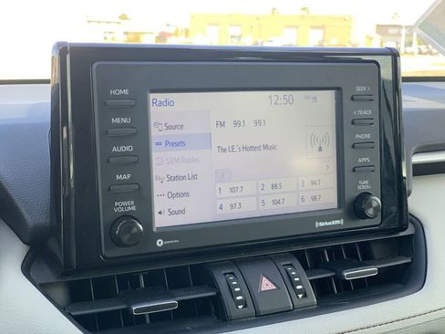 Used 2021 Toyota RAV4 XLE Premium image 11