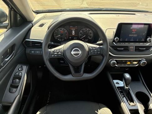 Certified 2025 Nissan Altima 2.5 S image 13