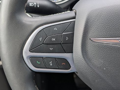 Used 2023 Chrysler Pacifica Touring-L FWD image 32