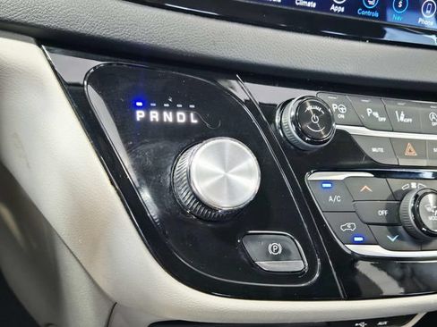 Used 2019 Chrysler Pacifica Touring Plus w/ Advanced Safetytec Group FWD image 28