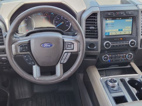 Used 2018 Ford Expedition XLT w/ Equipment Group 202A RWD image 26