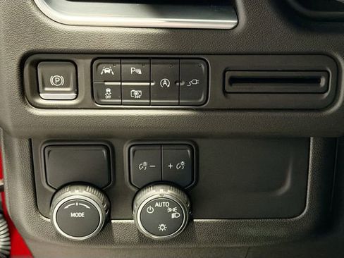 Used 2022 Chevrolet Suburban RST w/ Luxury Package image 10