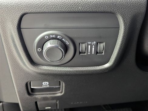 New 2025 Jeep Grand Cherokee Altitude image 13