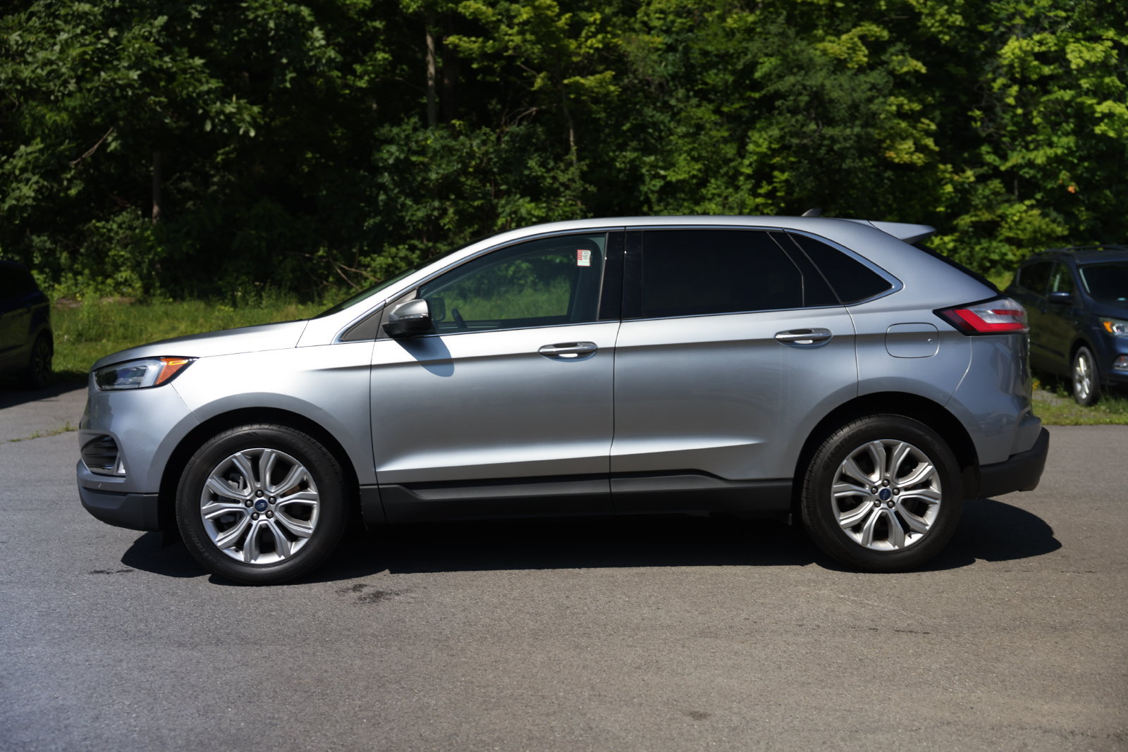 Used 2022 Ford Edge Titanium w/ Equipment Group 301A AWD/4WD image 2