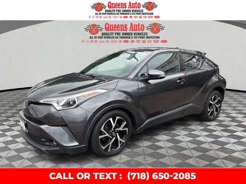 Used 2018 Toyota C-HR XLE FWD image 2