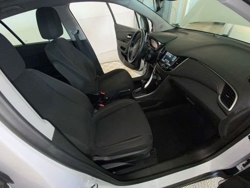 Used 2019 Chevrolet Trax LS FWD image 38