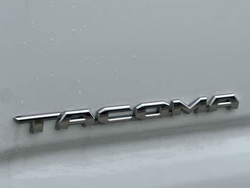 Used 2023 Toyota Tacoma TRD Off-Road AWD/4WD image 17