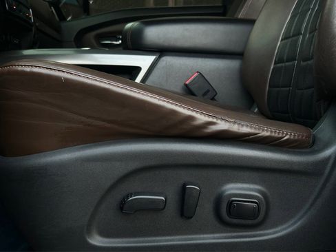 Used 2019 Nissan Titan Platinum Reserve image 45