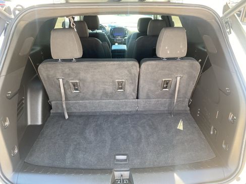 Used 2023 Chevrolet Traverse LT AWD/4WD image 6