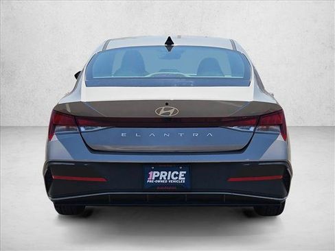 Used 2024 Hyundai Elantra SEL FWD image 7