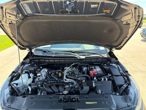 Used 2025 Nissan Altima 2.5 SR AWD/4WD image 6