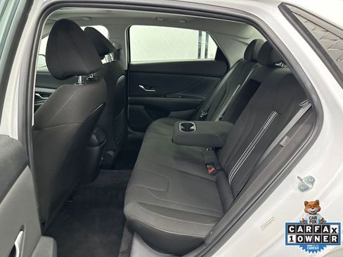 Used 2025 Hyundai Elantra SEL image 19