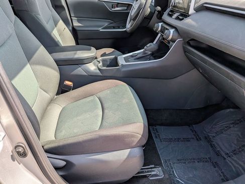 Used 2025 Toyota RAV4 XLE AWD/4WD image 31